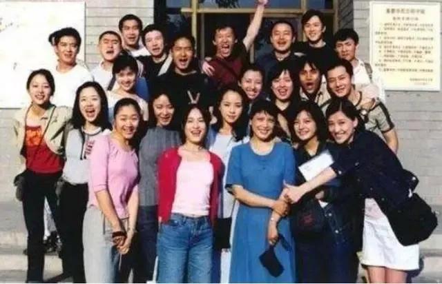 吴谨言是怎么出道的,吴谨言和angelababy撞脸