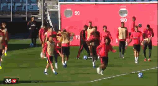 大哥还是球霸？如果伊布是你队友你会不会自闭