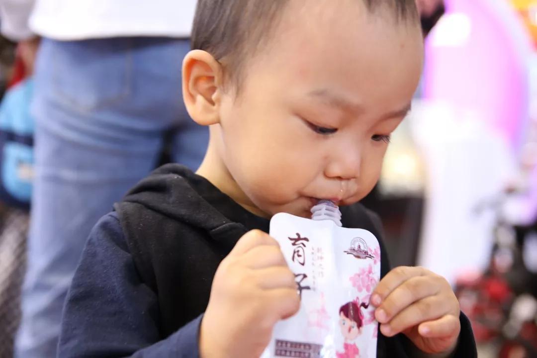 一岁了母乳不够又不吃奶粉怎么办,宝宝母乳不够喝奶粉吃要怎样吃