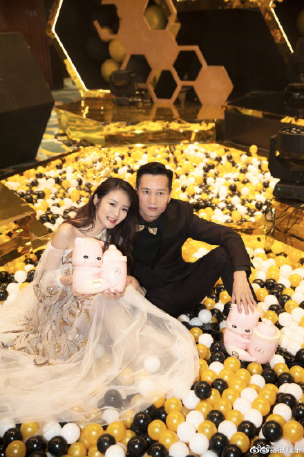 安以轩收70万元钻石项链庆结婚三周年，网友：大S又要哭倒在厕所