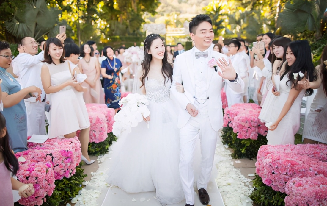 奶茶妹妹与刘强东年龄差距,奶茶妹妹刘强东年龄差