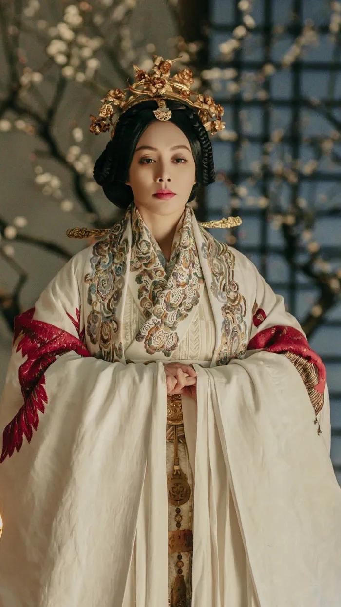 厚刘海和稀刘海哪个好看,厚刘海和八字刘海