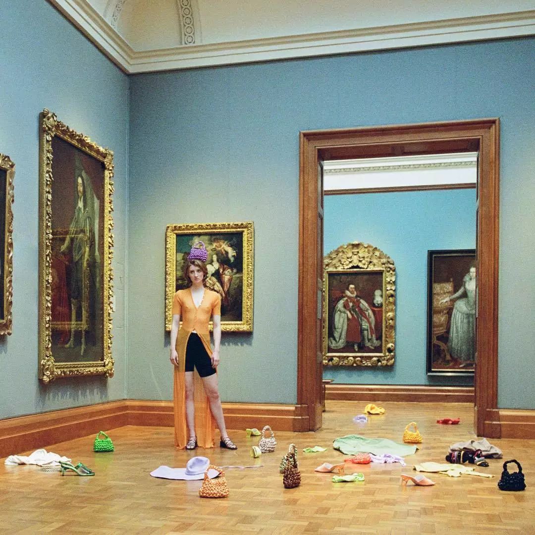 看见今年秋冬必入的第一双靴子，我方了……