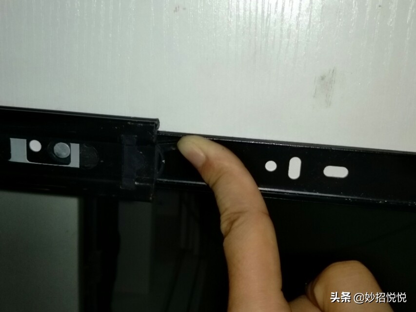 抽屉你会拆卸吗？只要找到这机关，一按一拉就取下抽屉，长知识了