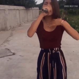 搞笑白色连衣裙视频,搞笑gif第356期