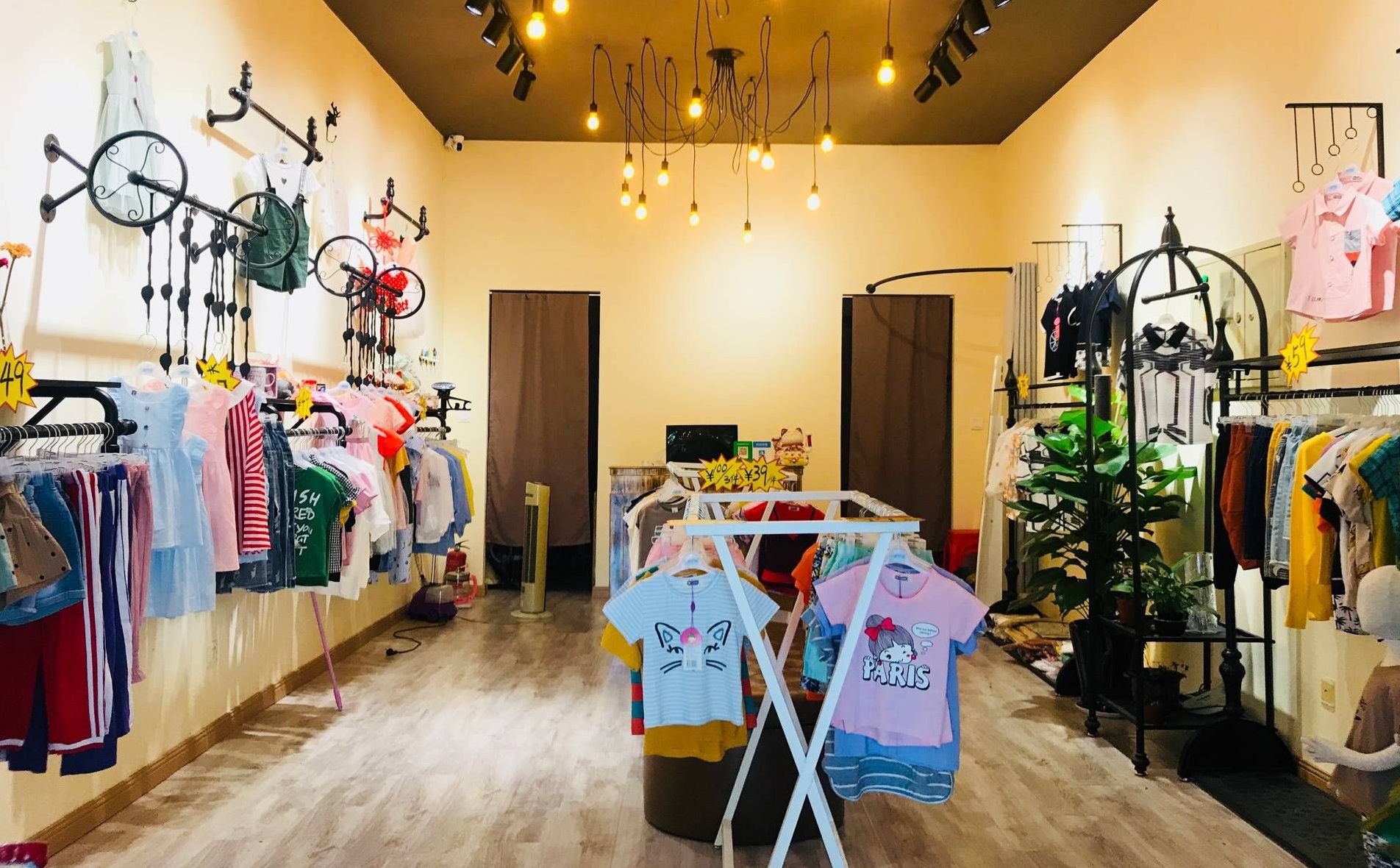 在小区里开一家童装店可以吗,在小区开童装店的优缺点