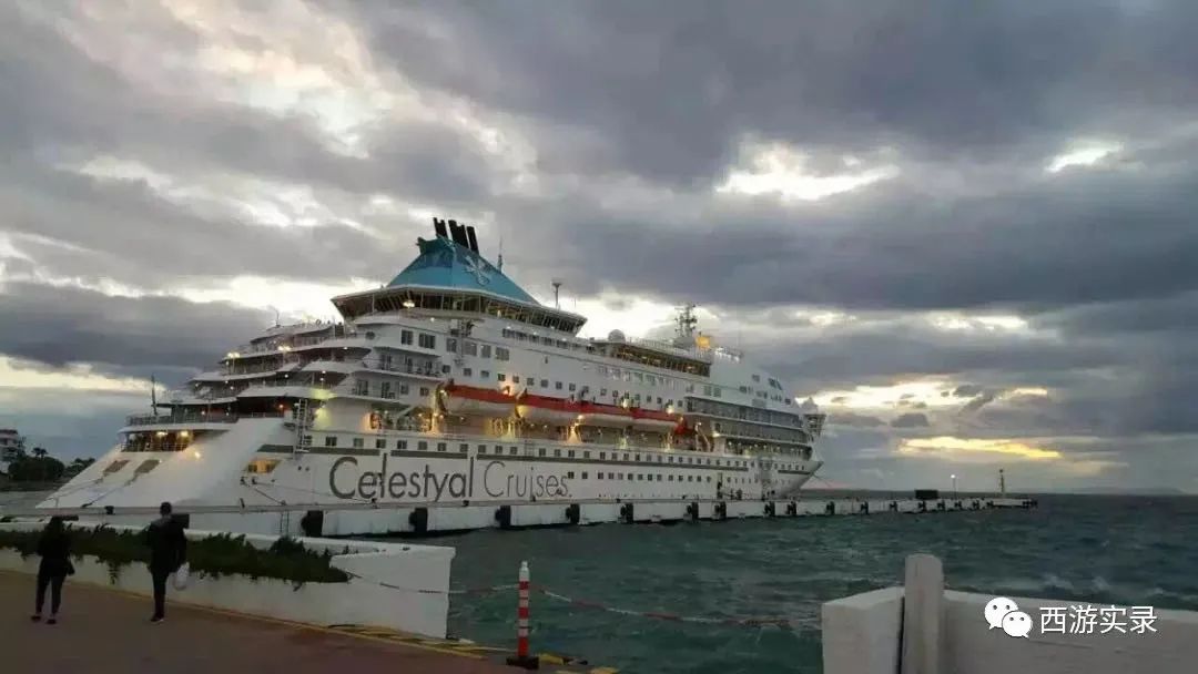 她和我从上海开车进中东后,爱上伊朗人就逃跑,还为他失恋和自杀