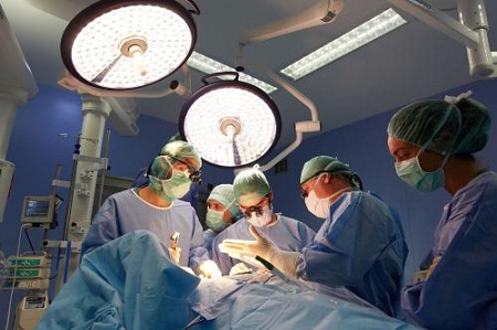 孕妇抽血抽出绿色血,夫妻孕期检查抽血