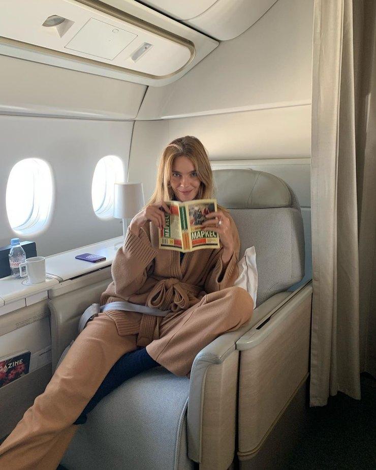 “穿着1万6的羊绒衫上班，老板夸我像章泽天”