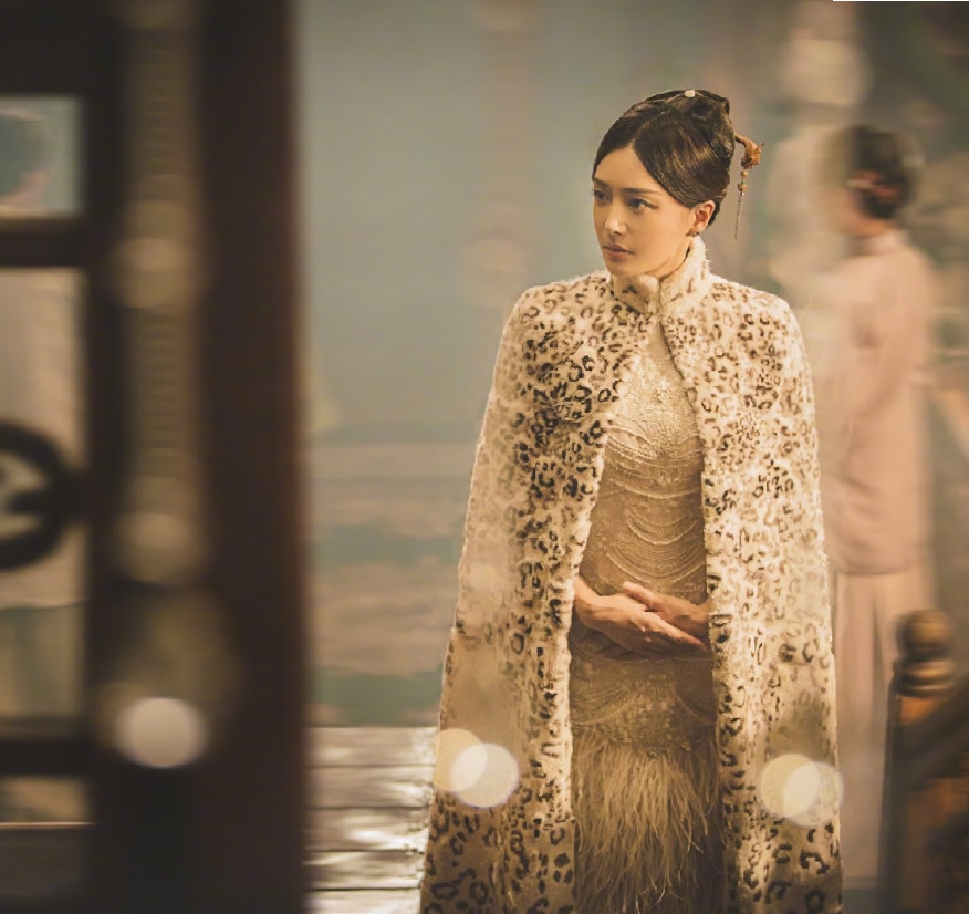 40岁至今单身又怎样？山风姐姐独自美丽，最飒不过一个眼神