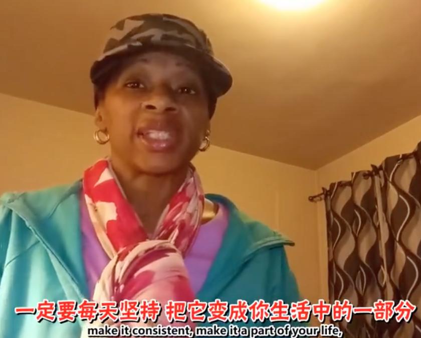 老外学习中国烧冥币,靠冥币致富