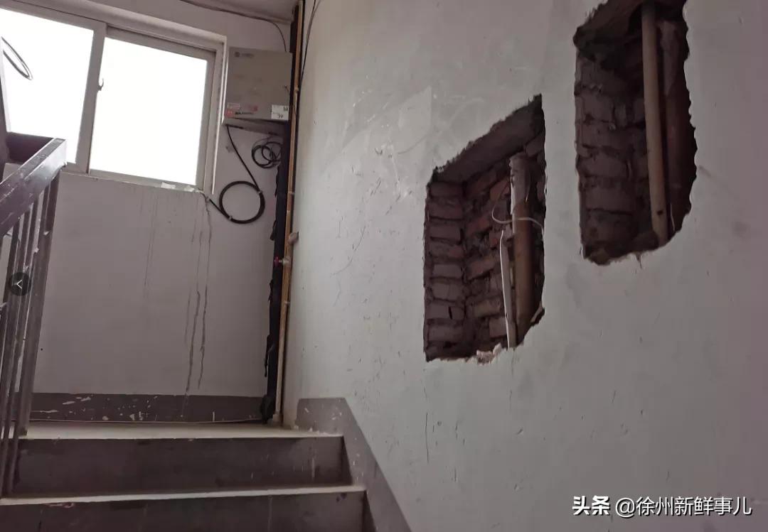 水管裸露电线乱拉！徐州这家楼盘被业主疯狂吐槽，中介都不建议买