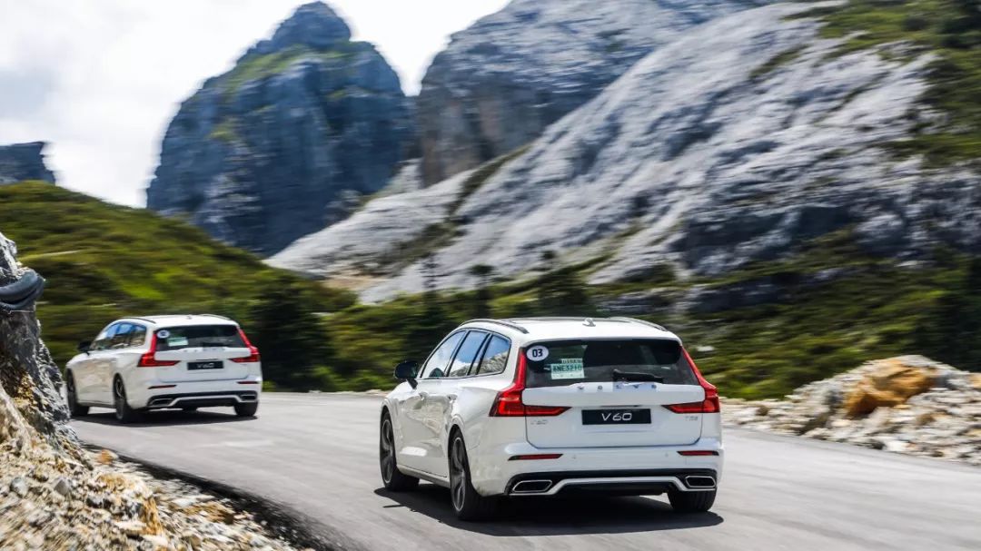 沃尔沃旅行车v60和v90碰撞测试,沃尔沃旅行车v6017年二手车价格
