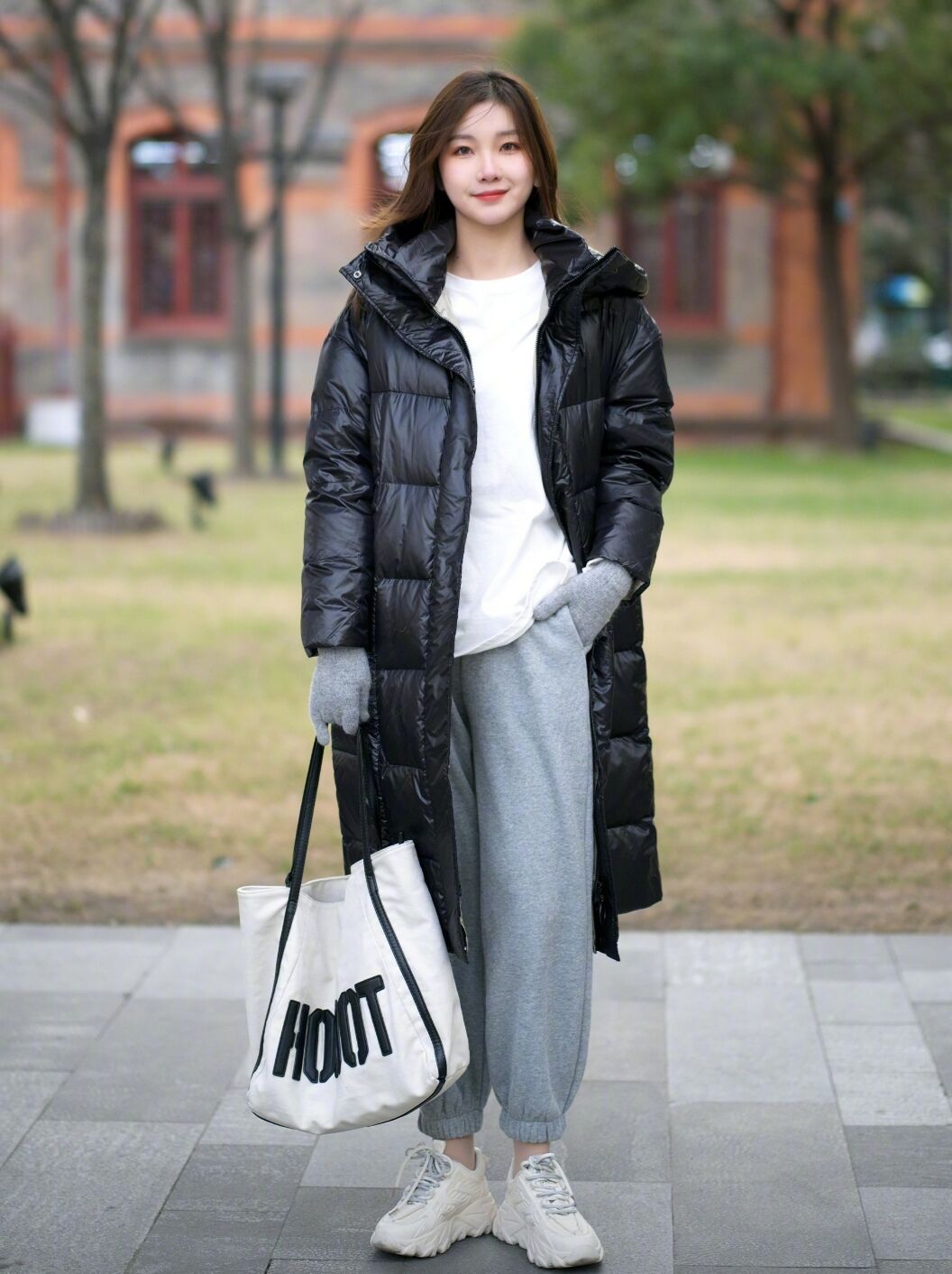 黑色大衣最显气质,黑色大衣比较普遍但越看越耐看