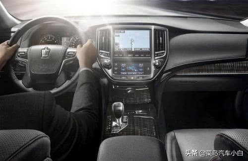 10年丰田皇冠2.5值得买吗,丰田皇冠和汉兰达哪个更值得买