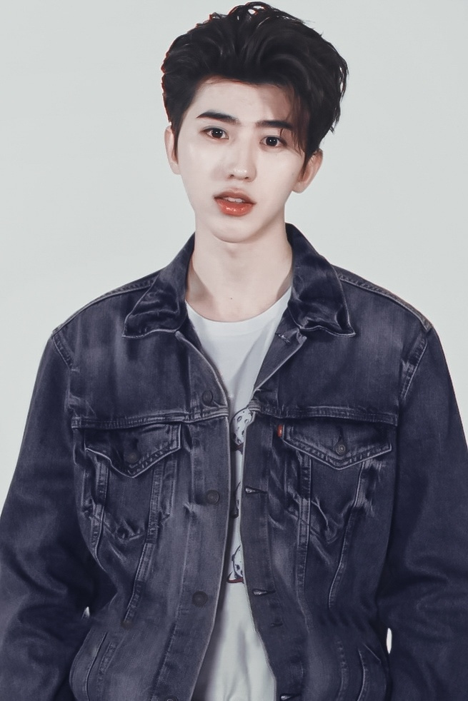 蔡徐坤活动牛仔衣,蔡徐坤牛仔外套最新照片