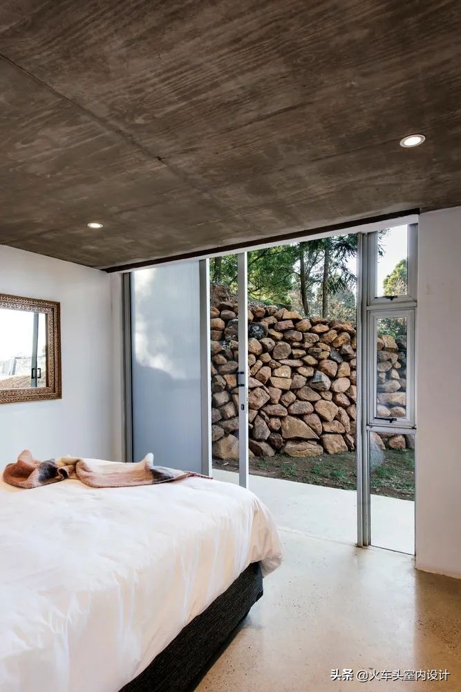 383㎡现代风度假屋，用混凝土打造自然野性之美