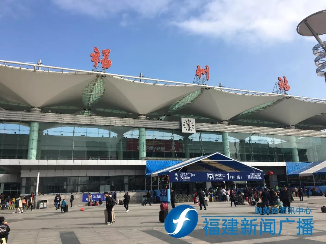 福州火车北站“汽车票代售点”坑人?记者暗访「新闻三剑客」