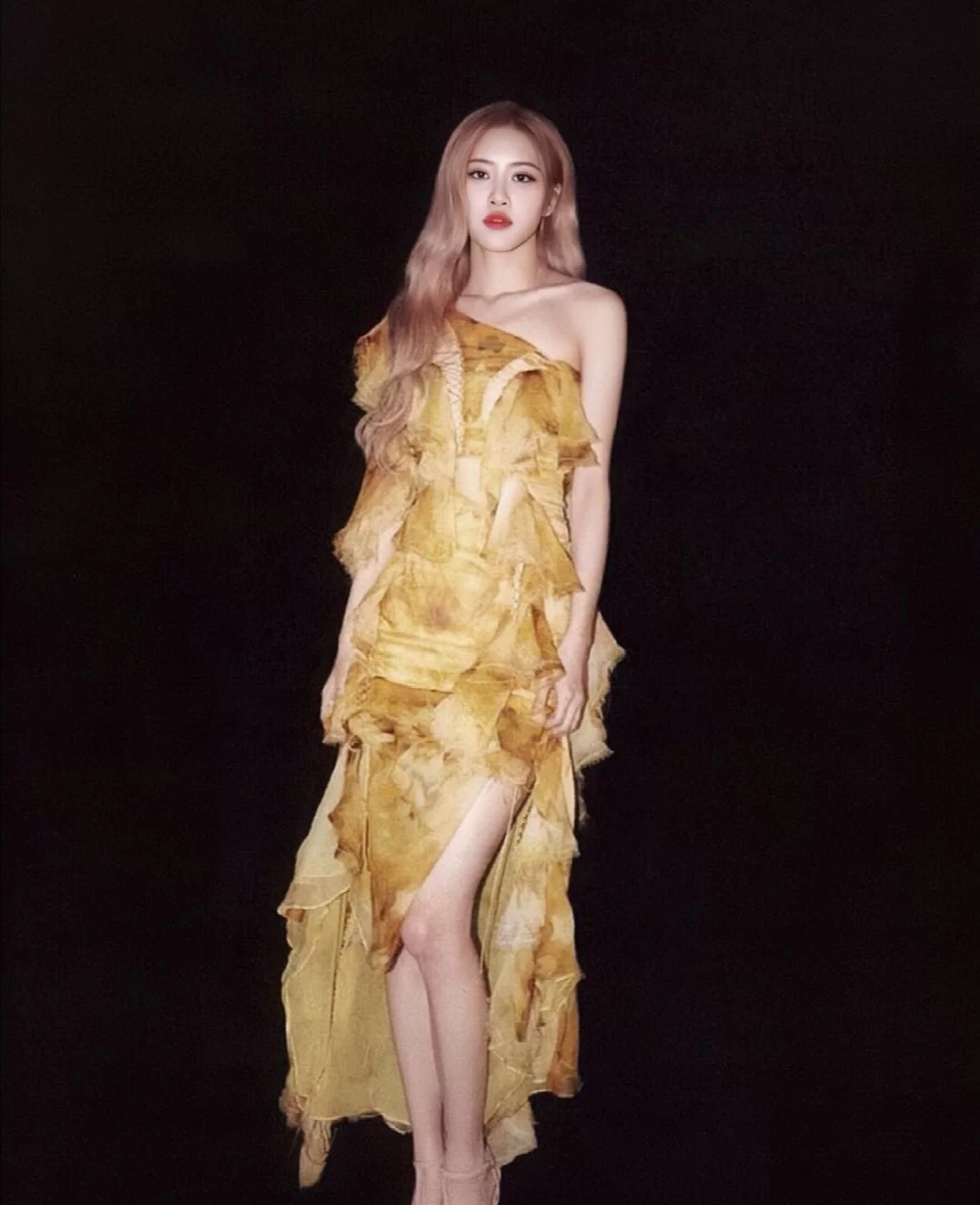 澳洲野玫瑰朴彩英*服私**穿搭，冷艳有气质，不愧是台风超棒的爱豆