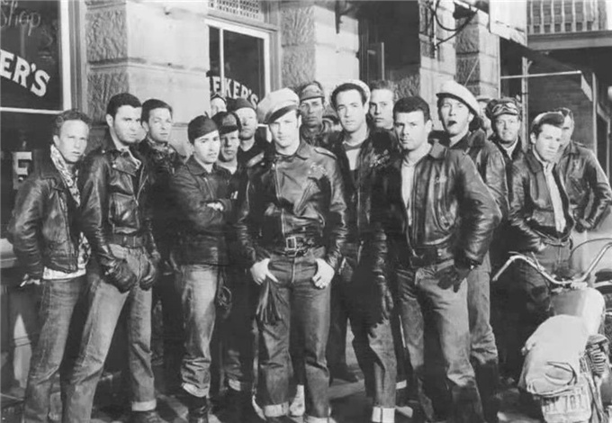 牛仔裤怎么穿搭好看又显瘦,牛仔裤怎么穿比较好看