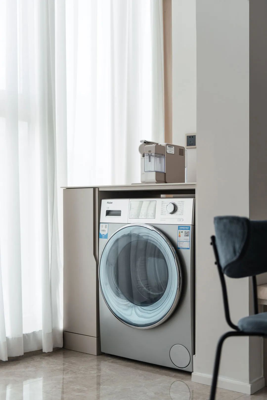 95后小姐姐温暖三居，家里电视背景和餐桌竟然都是悬浮的