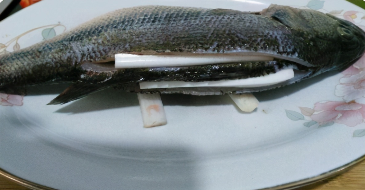清蒸鱼为什么发甜,清蒸鱼怎么吃才苦