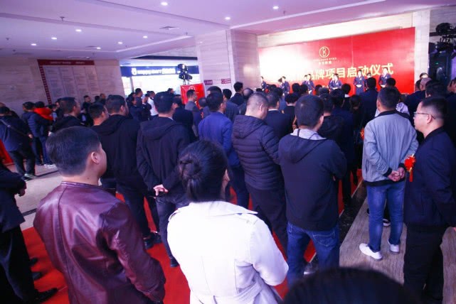 鐪奸暅琛屼笟鐨勬柊妯″紡,寮哄己鑱旀墜鏃犳噲鍙嚮