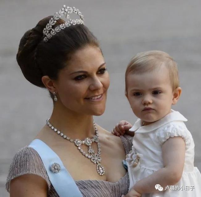 英国女王戴的超级超级珍贵的王冠,各国女王加冕皇冠图片
