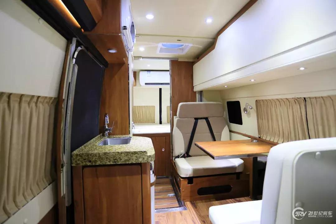 可住4人b型房车,最合理的b型房车布局4座