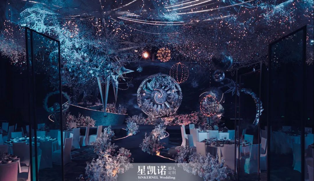 一整个触手可及的宇宙星河，把仰望的星空搬进婚礼，繁星璀璨