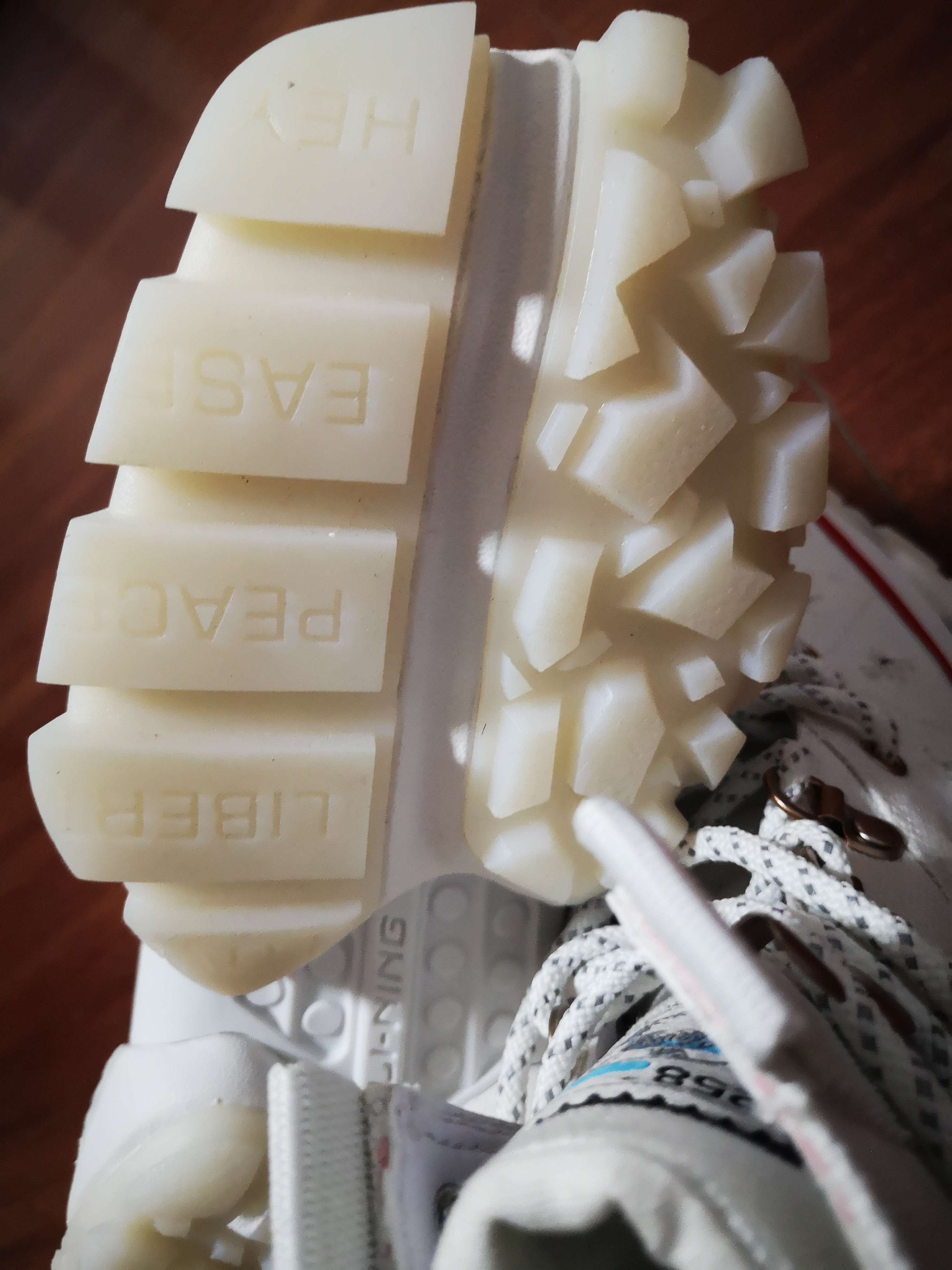 李宁鼠咬天开来了！最具中国风+可撕鞋面+盲盒玩法…满是惊喜