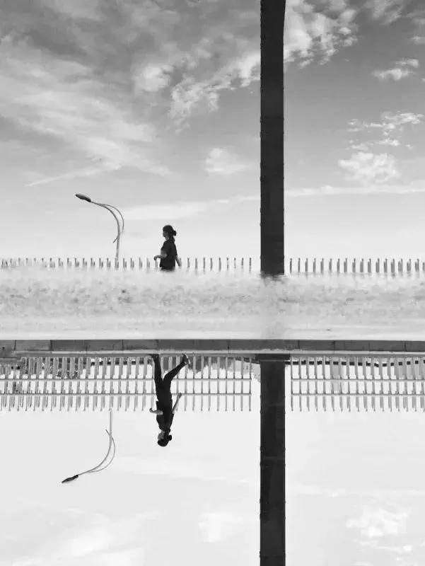 手机相机倒影怎么办,手机拍倒影照片怎么拍