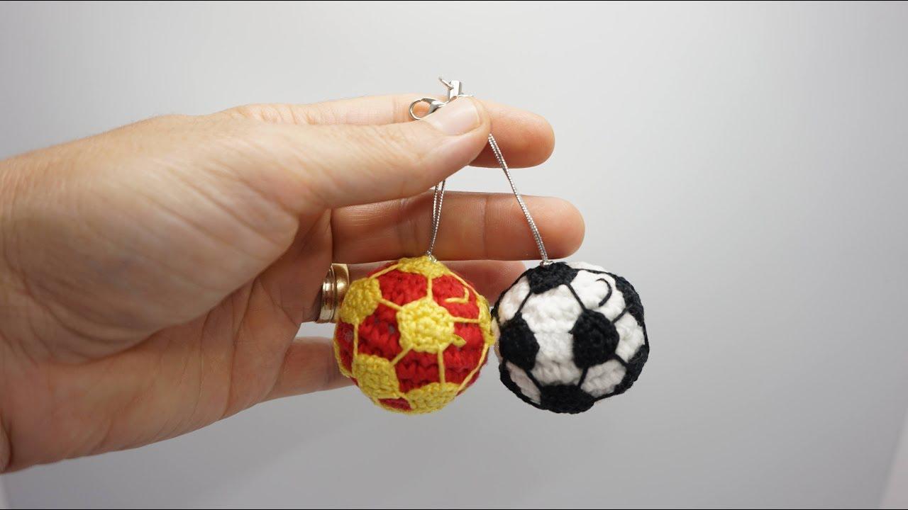 足球钥匙链小挂件,足球珠子编织钥匙扣
