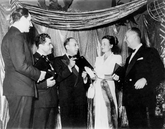 林允菲拉格慕全球品牌代言人,林允代言的香水