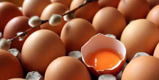 胆囊炎吃鸡蛋白好还是蛋黄好,胆囊炎少吃蛋黄还是蛋白