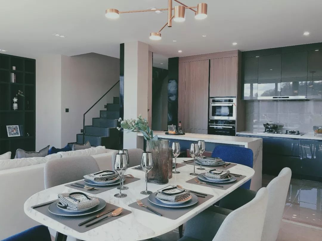 「十堰」在十堰一家小区拍下，这样的外墙第一次见，太牛了