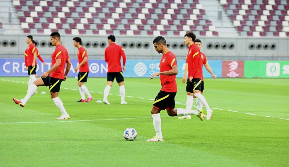 国足别放弃继续战斗,国足不能再纠结用土帅还是洋帅