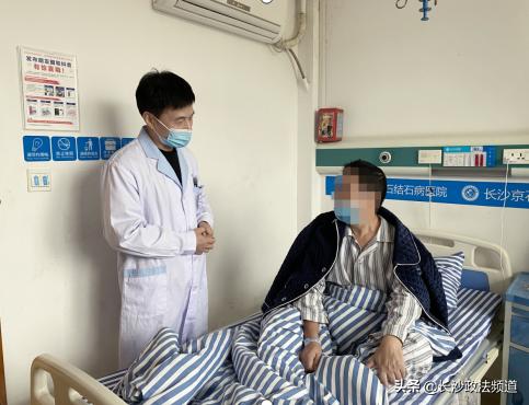 右肾萎缩有结石血尿,男子医院肾结石意外发现三个肾