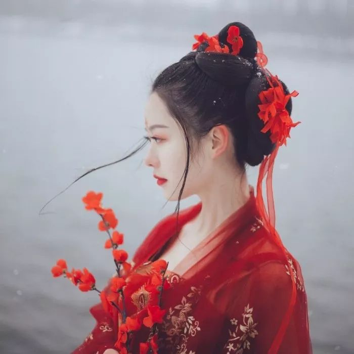 不染世俗的古风女头真人,有意境古风女头真人版