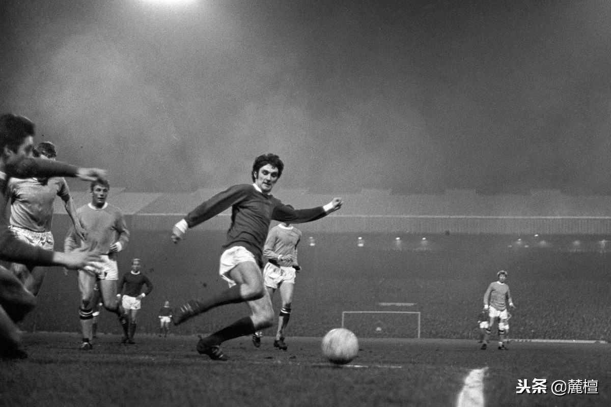 足球场上的影像记忆，友妻门主角一同出镜，切尔西门神奉献神扑