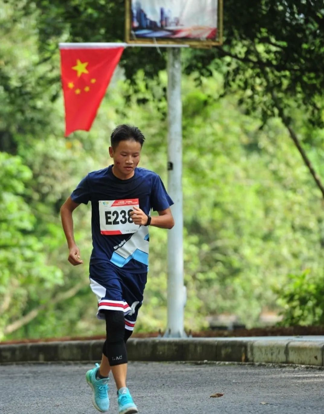 全国单脚跳冠军,单脚站立大赛最好成绩