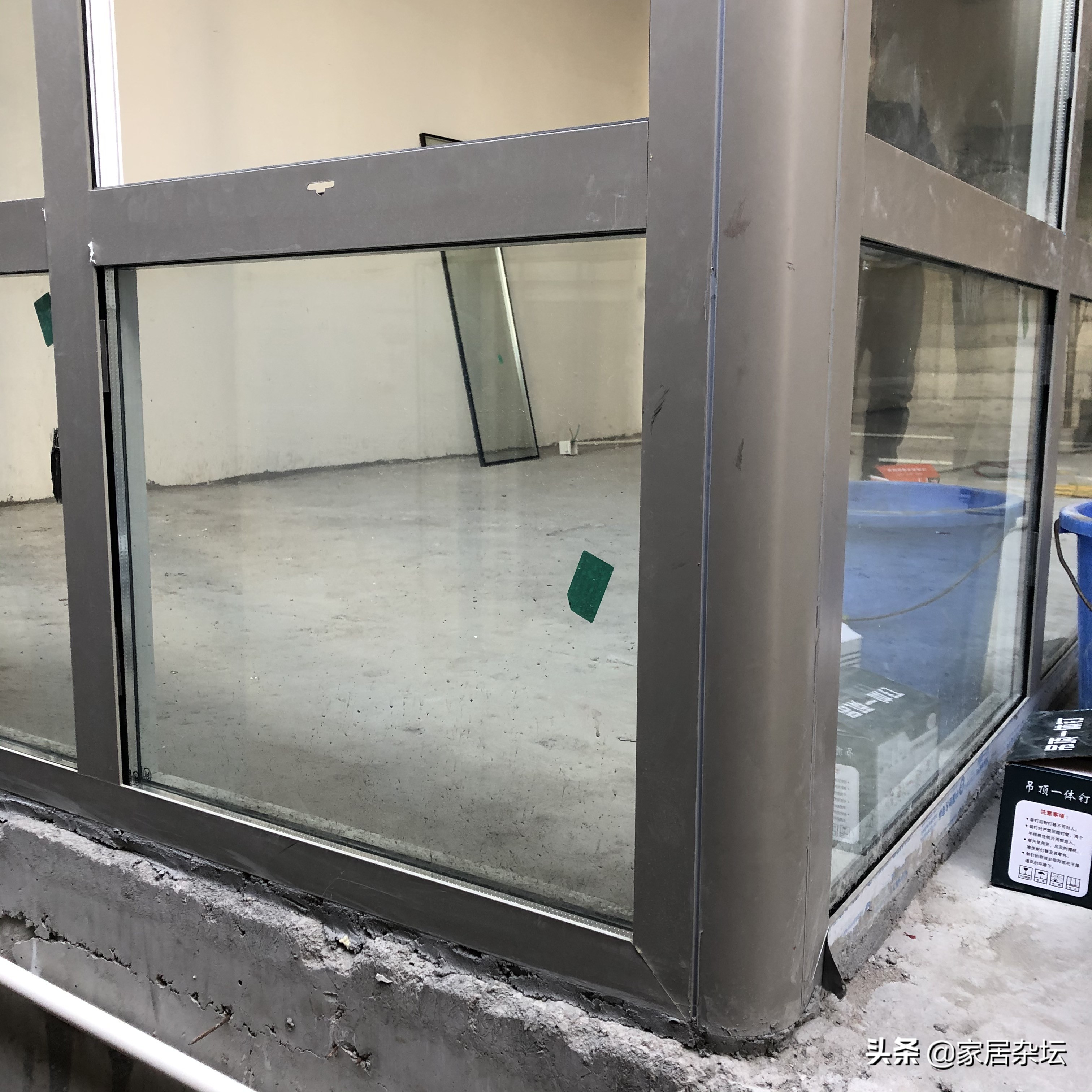 断桥铝窗户玻璃自然开裂怎么办,断桥铝窗子开裂怎么办