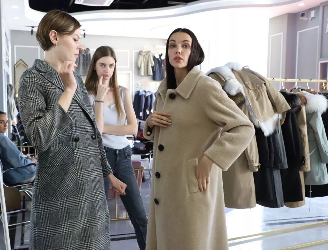 走进明珠服装新城工厂店，体验“前店后厂”新时尚