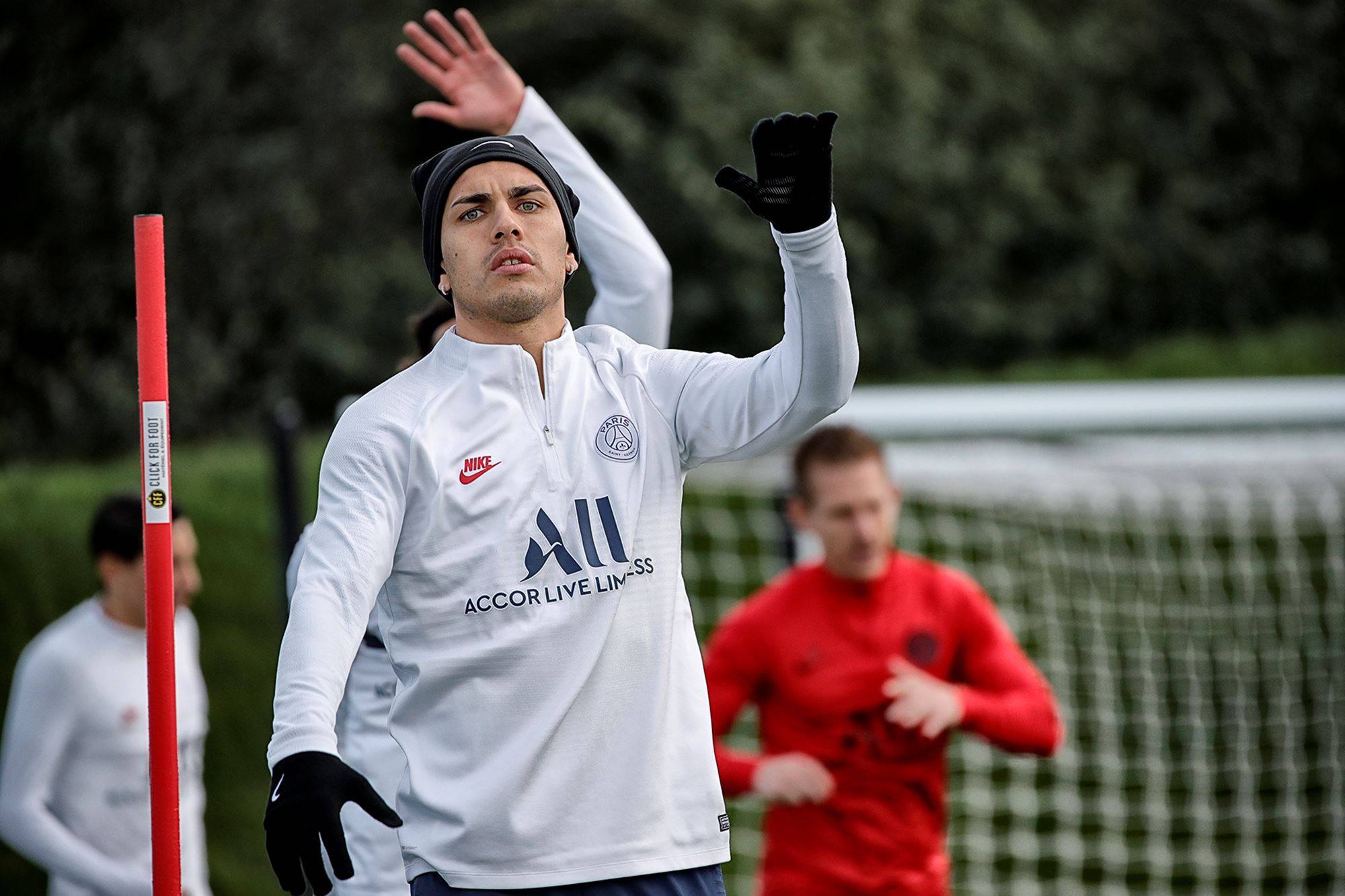 亨利大闹伯纳乌,梅西大闹伯纳乌原声