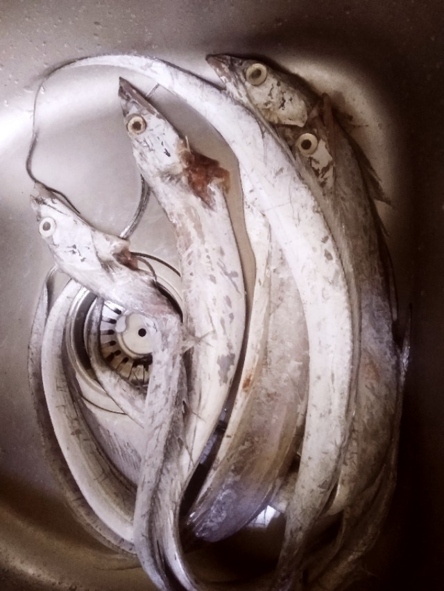 带鱼怎么做又酥软又好吃,怎么做带鱼又焦又酥