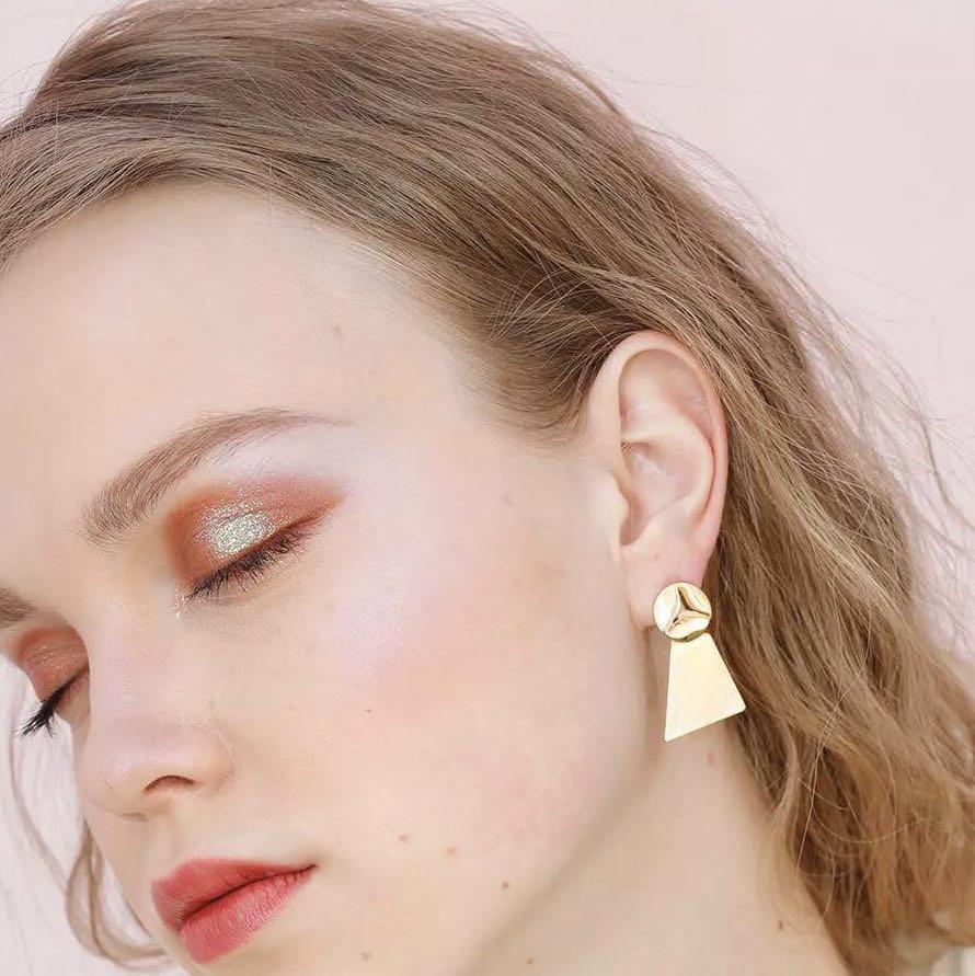 为啥相同的穿搭自己不穿不好看,同样的穿搭为什么别人穿更好看