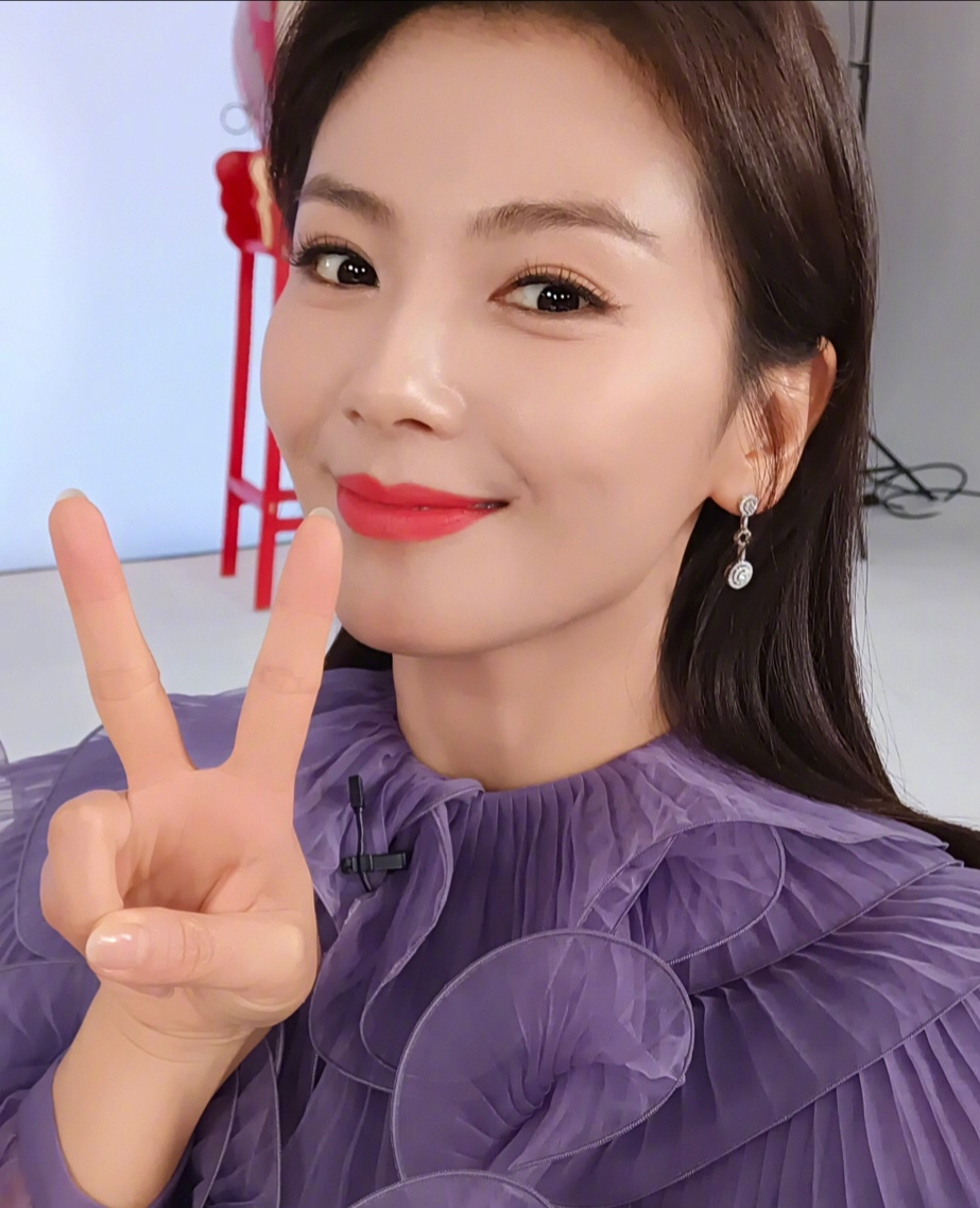 44岁刘涛晒出近照,42岁刘涛晒瑜伽照