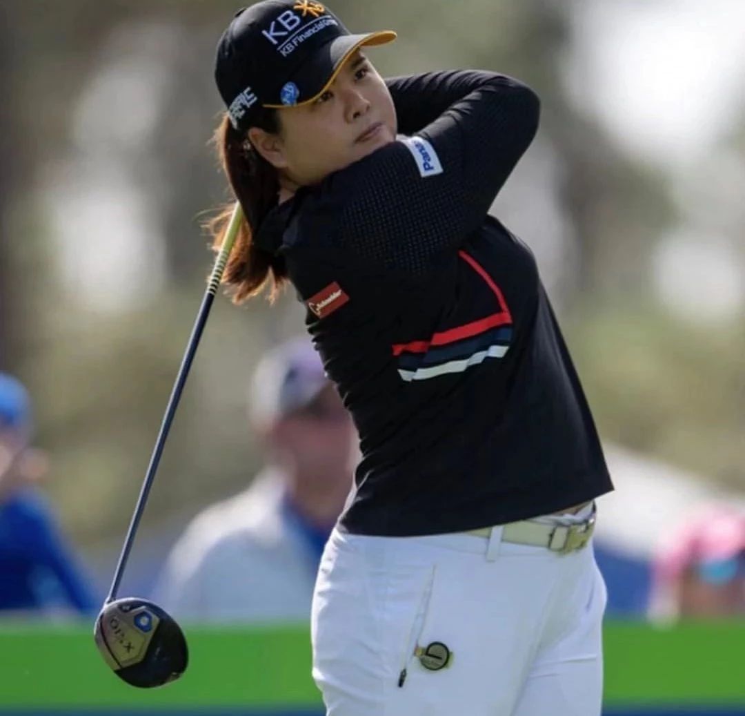 白老虎关天朗赢冠军；独臂长者一杆进洞：“福勒大叔”变装球童