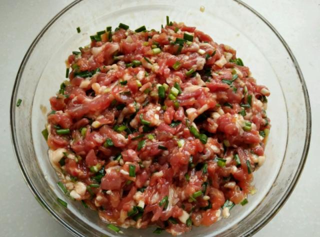 水煎包用的是淀粉水还是面粉水,水煎包用淀粉酥脆还是面粉