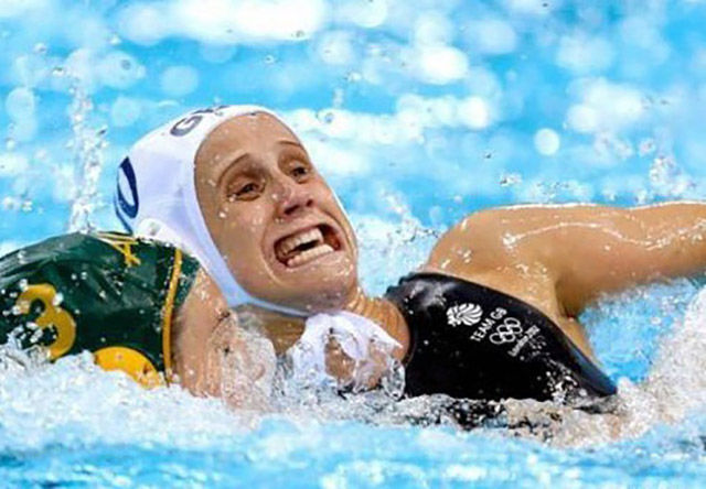 喝水时的搞笑表情包,跑步表情包搞笑图片高清